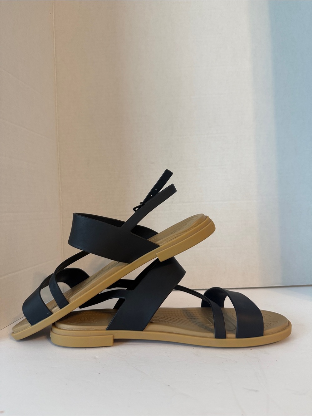 CROCS Women's Black and Tan Strappy Slingback Sandals SIZE 10 - Picture 6 of 7